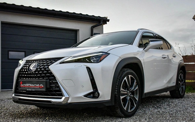 Lexus UX cena 139000 przebieg: 99000, rok produkcji 2019 z Kutno małe 154